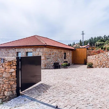 A Casa Dos Avos Guest House Celorico De Basto Exterior photo